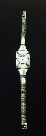 Серебряные часы из белого нефрита