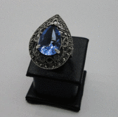 
    Серебряное кольцо с синим сапфиром и марказитами
  