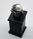 Серебряное кольцо с белым жемчугом и марказитами