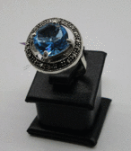 Серебряное кольцо с синим сапфиром и марказитами