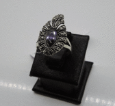 Серебряное кольцо с фиолетовым сапфиром и марказитами