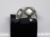 Серебряное кольцо с перламутром и марказитами